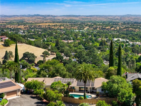Photo of 215 Hilltop Dr, Paso Robles, CA 93446 (MLS # SC25277423)