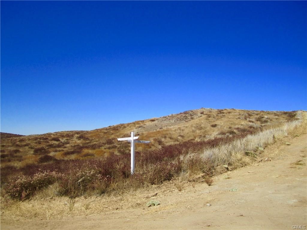 Temecula 19.26 acres in Beautiful Oakridge Ranches. Spectacular views of surrounding homes, hills and mountains from several potential pads. Easy access off paved De Portola Rd. Parcel fronts both Buckskin and Stag Rd. Oakridge Ranches is an equestrian paradise with miles of riding trails! Bring your horses and build your dream home or potential split into 2 10 acre parcels, you can build on one and sell the other. Enjoy nearby Temecula wine country with top rated restaurants and wineries!! Visit the Temecula Balloon and Wine festival at nearby Lake Skinner. Grape vines and Olive trees grow very well in this area. Parcel across the street has newly completed multi million dollar home and established vineyard!