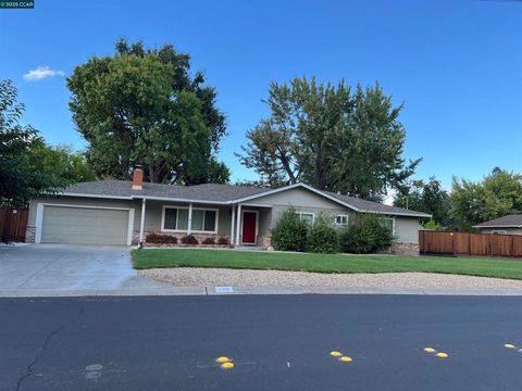 Photo of 136 Arbolado Drive Dr, Walnut Creek, CA 94598 (MLS # 41116662)