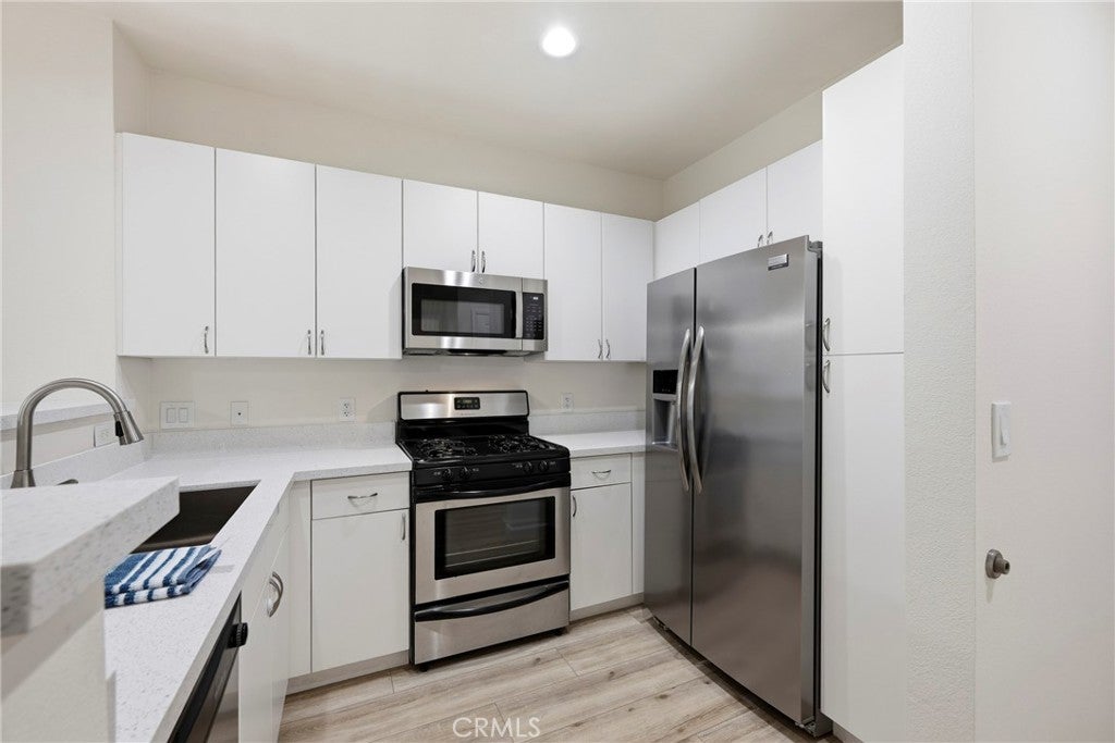 1801 E Katella Avenue 1096