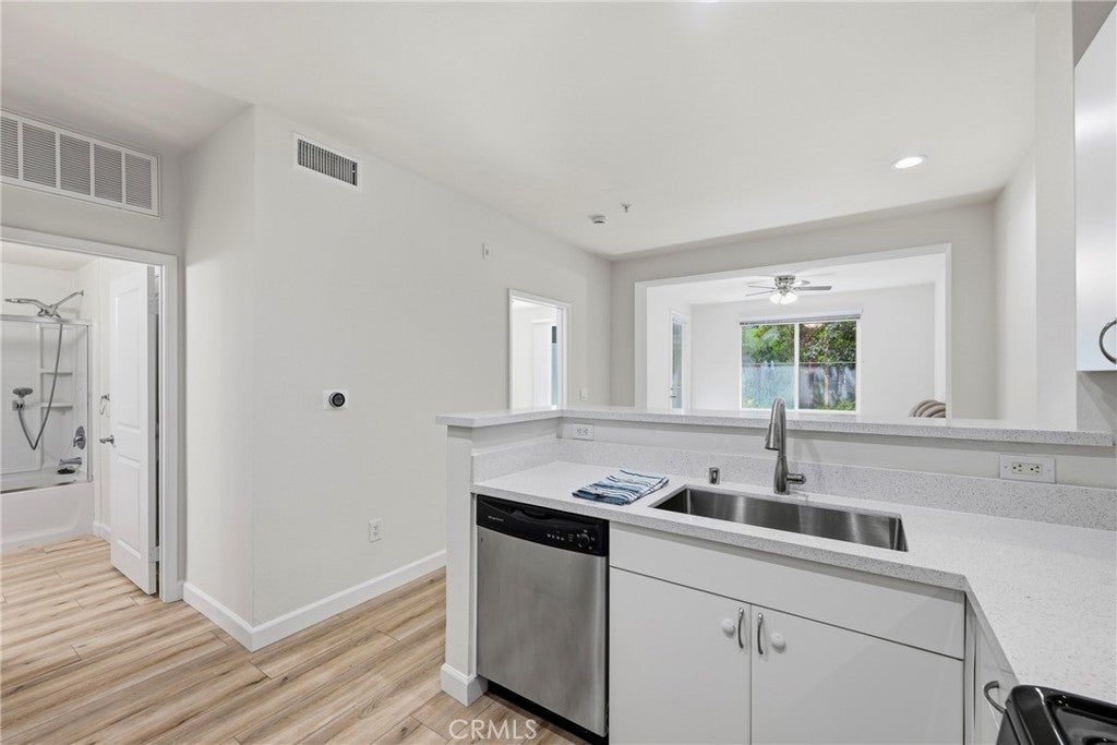 1801 E Katella Avenue 1096
