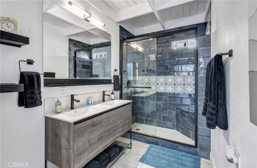 689 S Pacific Coast Hwy 4