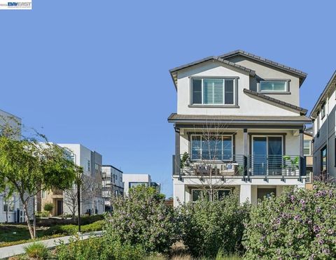 Photo of 646 646 Eucalyptus Way Way, Alameda, CA 94501 (MLS # 41126282)