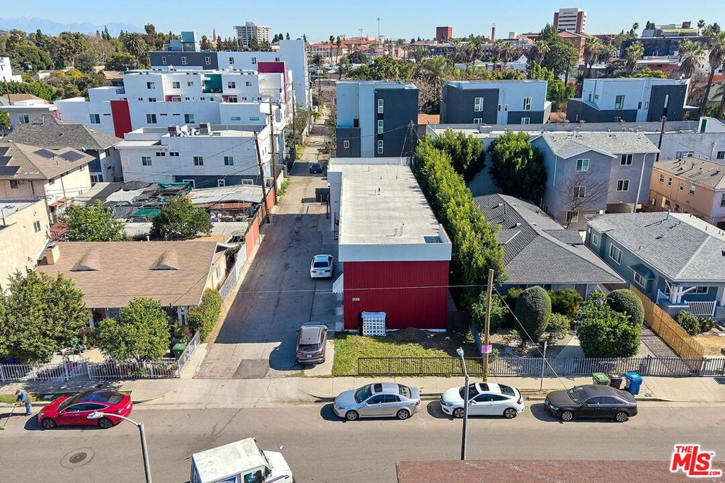 3568 S Budlong Avenue