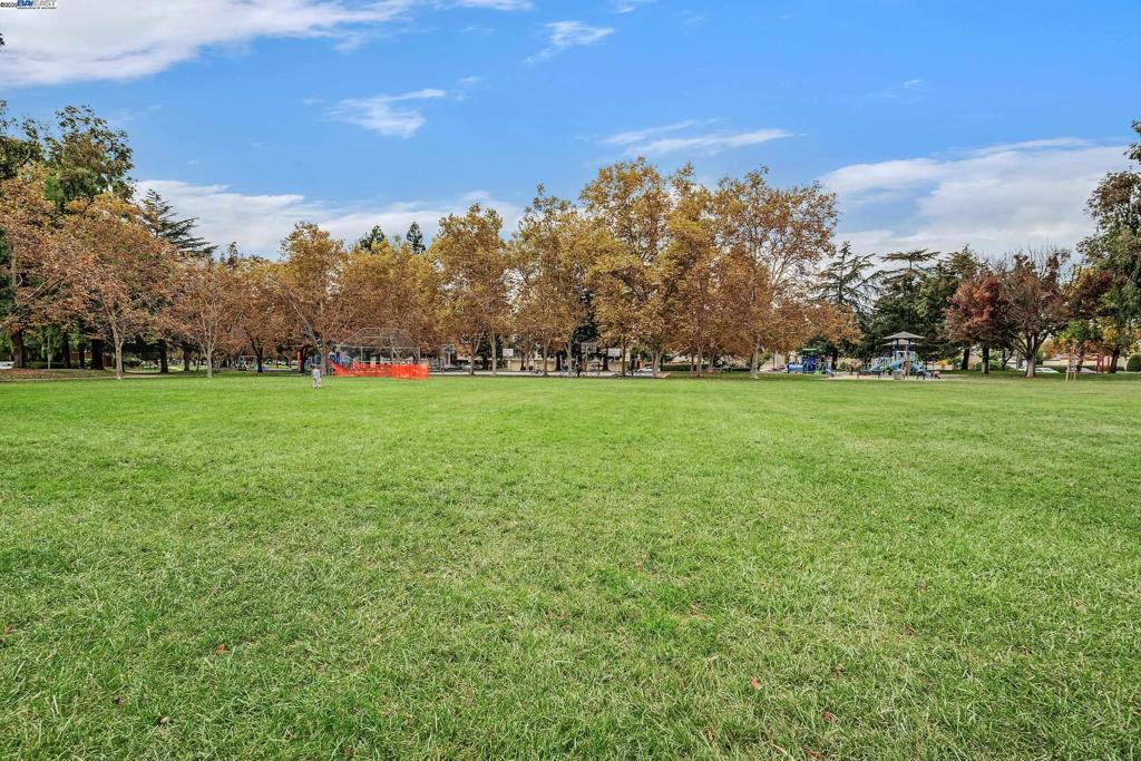 DANBURY PARK - Residential