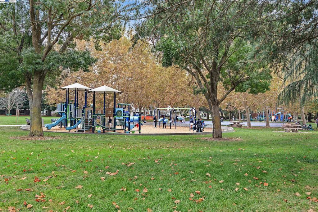 DANBURY PARK - Residential