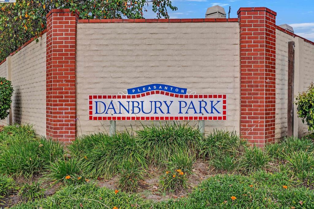 DANBURY PARK - Residential
