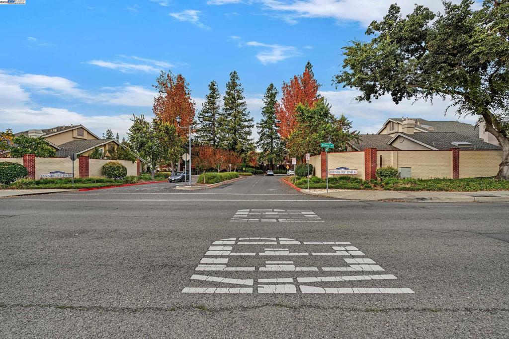 DANBURY PARK - Residential