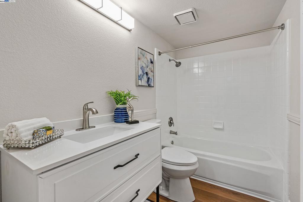 DANBURY PARK - Residential