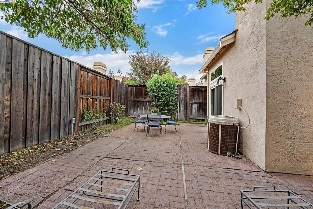 DANBURY PARK - Residential