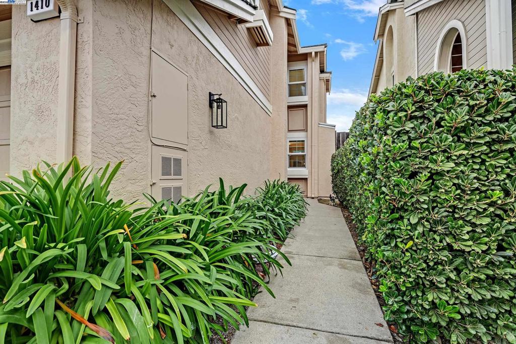 DANBURY PARK - Residential