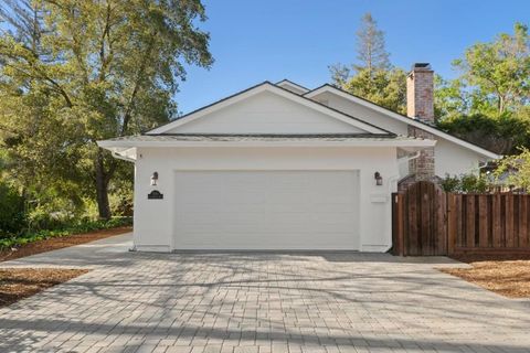 Photo of 900 Los Robles Avenue, Palo Alto, CA 94306 (MLS # ML82028132)