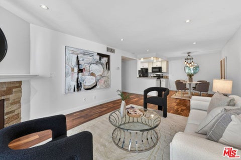 Photo of 8530 Holloway Drive #303, West Hollywood, CA 90069 (MLS # 26873737)