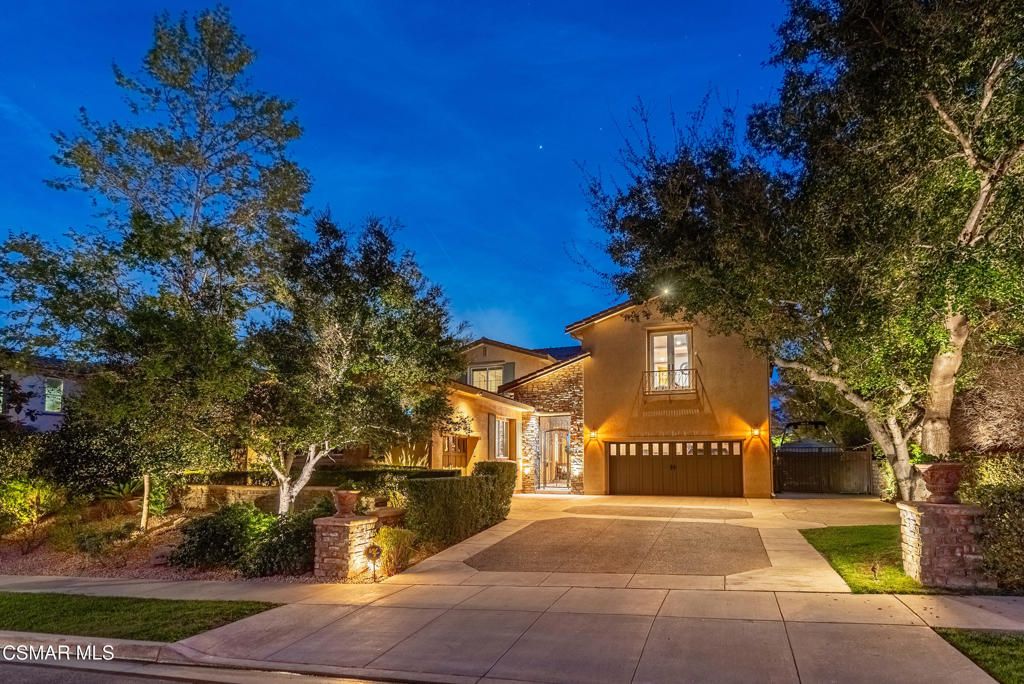 Photo of 5068 Shady Trail Street, Simi Valley, CA 93063 (MLS # 226001013)