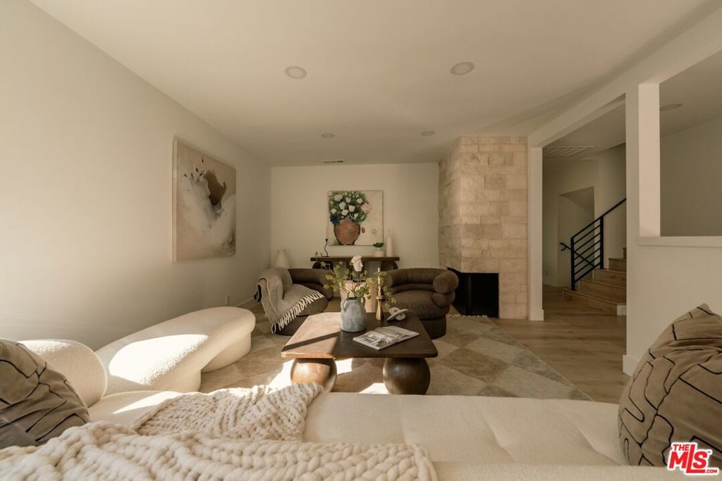 Photo of 14457 Glorietta Drive, Sherman Oaks, CA 91423 (MLS # 26668587)