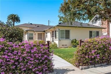 Photo of 320 1/2 Myrtle Street, Laguna Beach, CA 92651 (MLS # LG26203919)