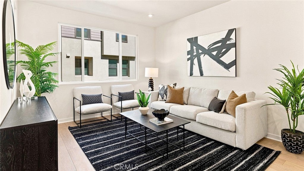 107 S Laxore Street 404