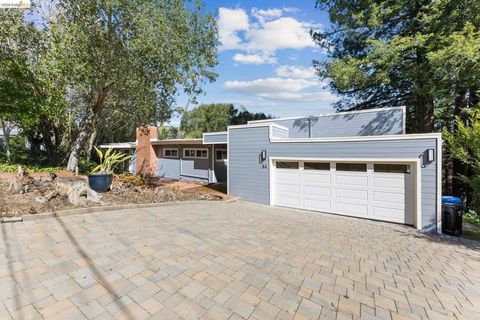 Photo of 64 64 Valencia Rd Rd, Orinda, CA 94563 (MLS # 41126212)