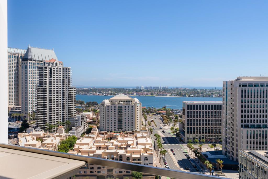 888 W E Street 2203