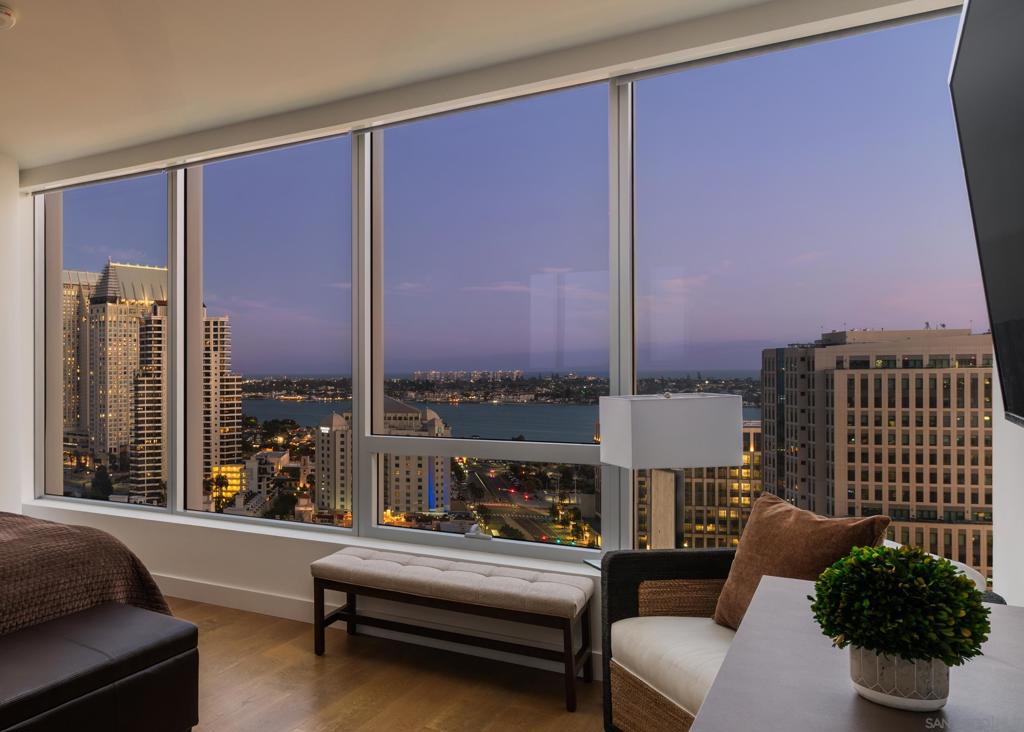 888 W E Street 2203