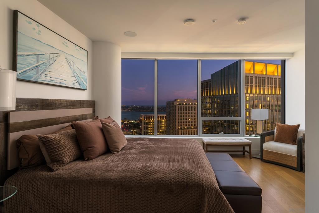 888 W E Street 2203