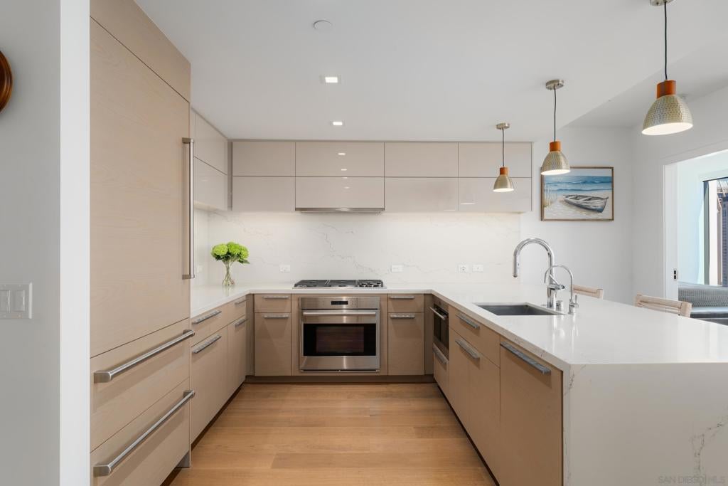 888 W E Street 2203