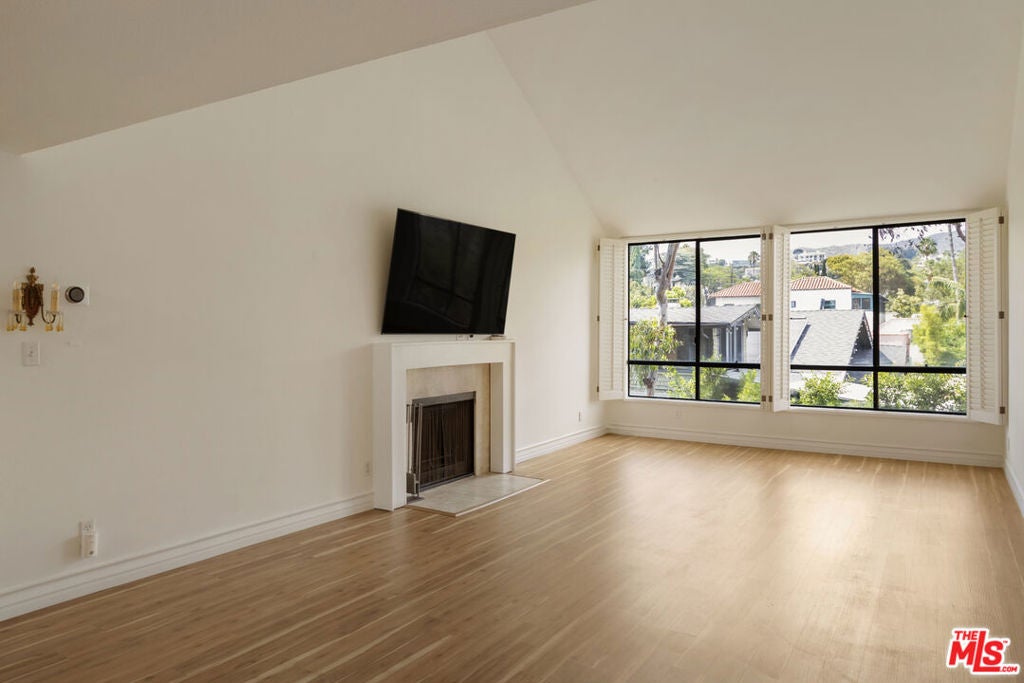 1900 Vine Street 403