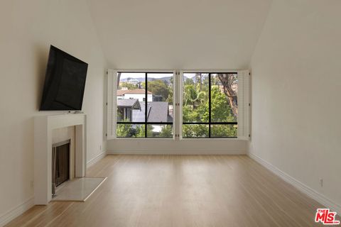 Photo of 1900 Vine Street #403, Los Angeles, CA 90068 (MLS # 26855835)