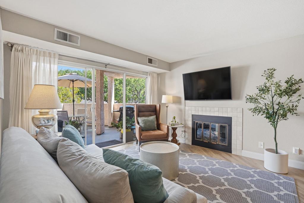 7228 Camino Degrazia
