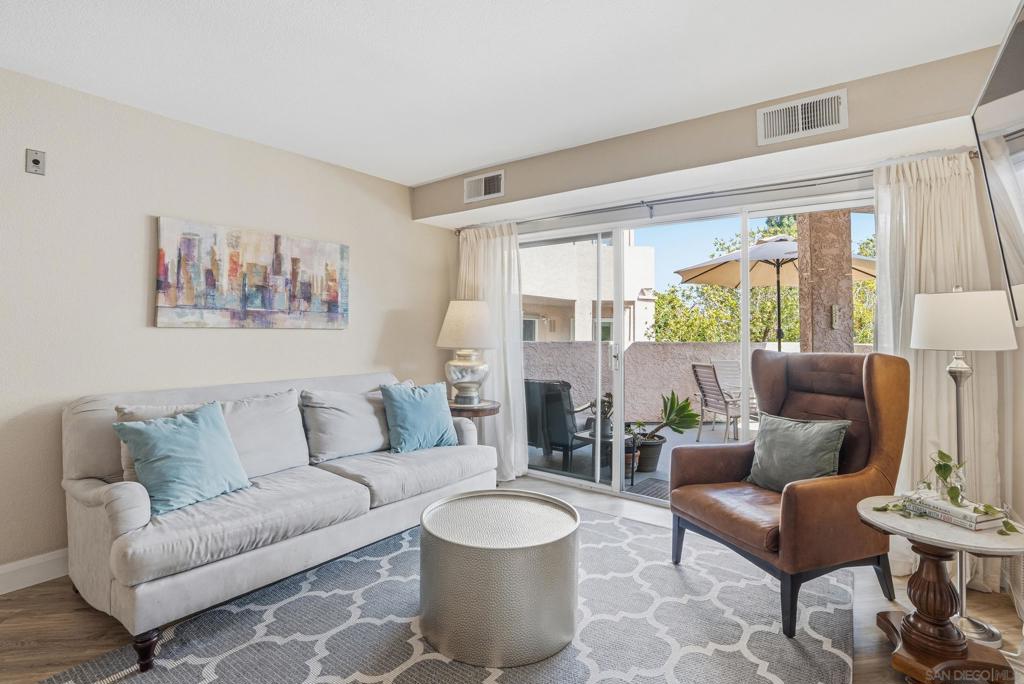 7228 Camino Degrazia 275