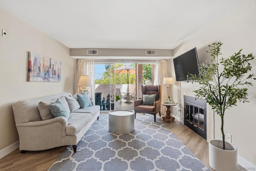 7228 Camino Degrazia 275