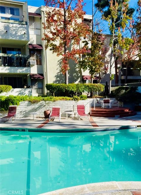 Photo of 4900 Overland ave Ave #178, Culver City, CA 90230 (MLS # DW25281137)