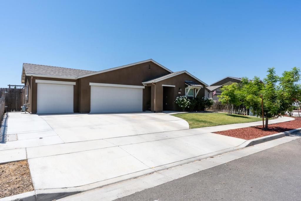 Photo of Los Banos, CA 93635 (MLS # ML82043343)