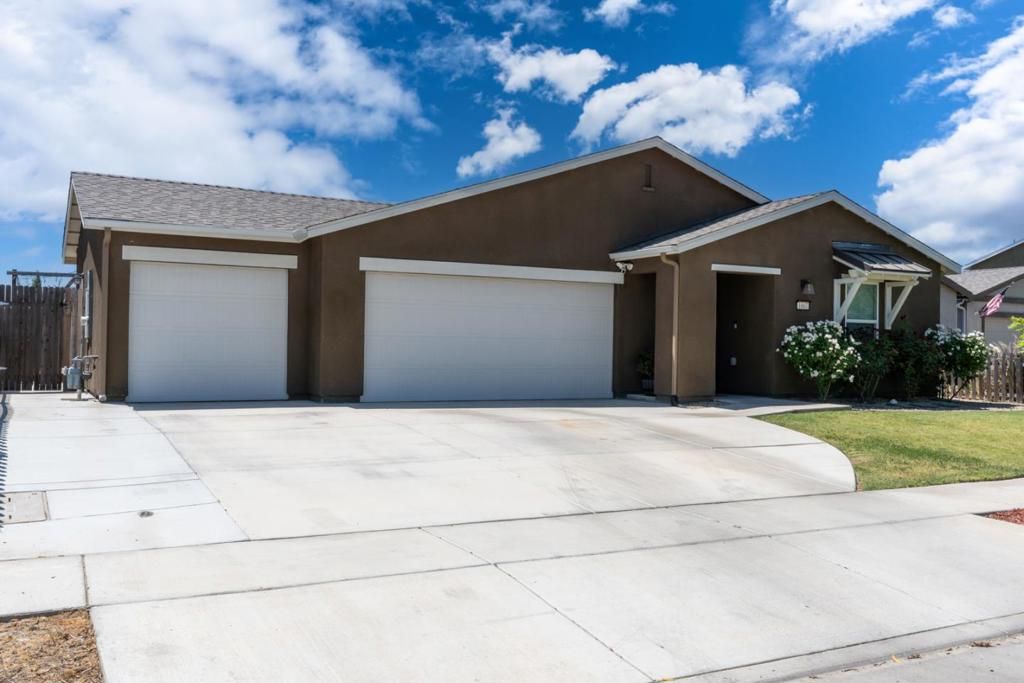 Photo of Los Banos, CA 93635 (MLS # ML82043343)