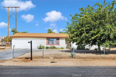 Photo of 10881 Sauk Road, Apple Valley, CA 92308 (MLS # HD26186722)