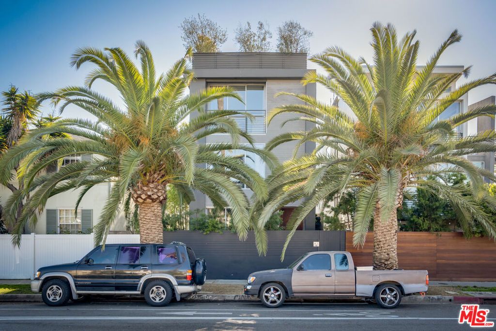 Photo of 406 Grand Boulevard, Venice, CA 90291 (MLS # 26652887)