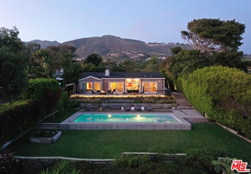 Photo of 6453 Guernsey Avenue, Malibu, CA 90265 (MLS # 25610713)