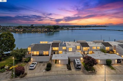 Photo of 443 Cola Ballena, Alameda, CA 94501 (MLS # 41141588)