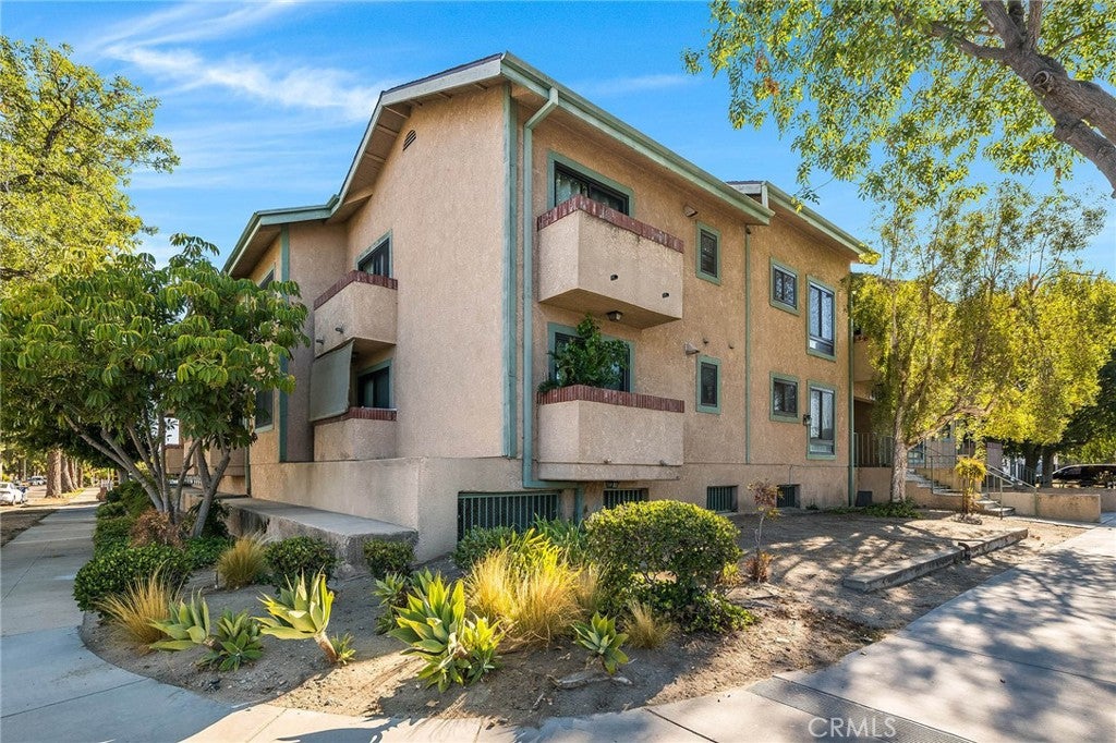 4000 W Victory Boulevard 204
