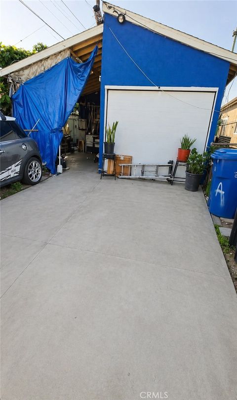 Photo of 10749 Weigand Avenue, Los Angeles, CA 90059 (MLS # OC26091962)