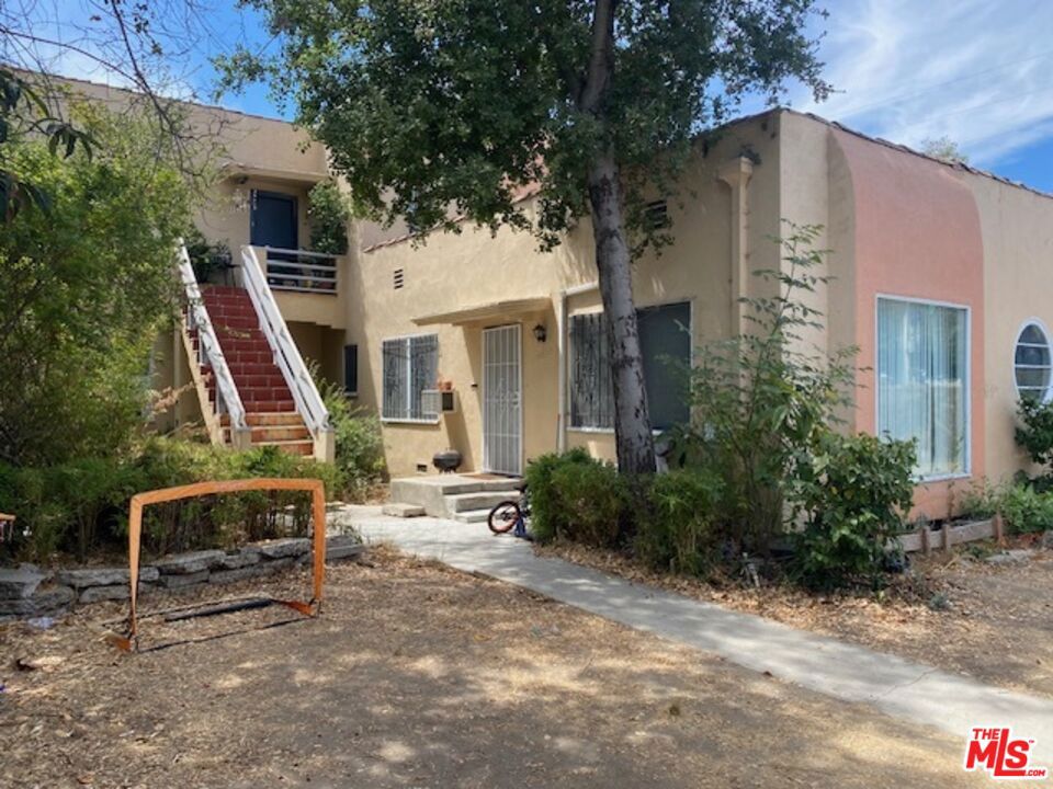 11758 11752 Magnolia Boulevard