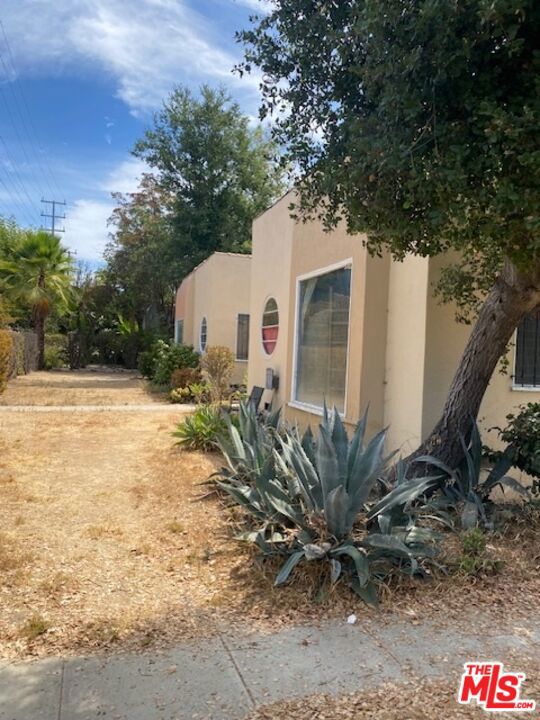 11758 11752 Magnolia Boulevard