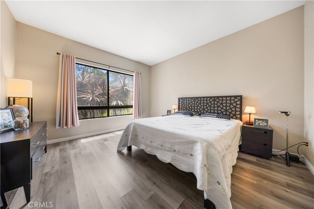 listing image 130721885611103534921