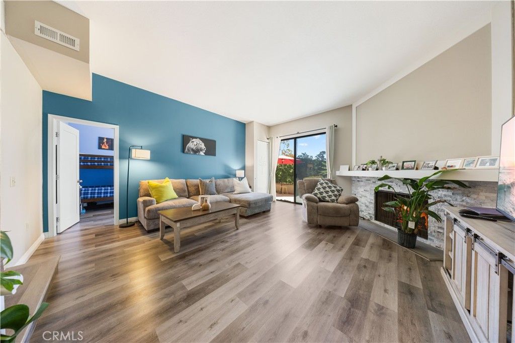 listing image 130726231642372848333