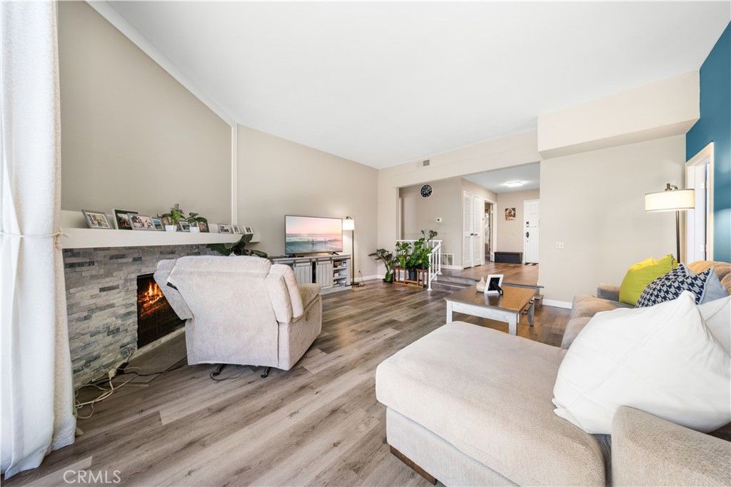 listing image 130728536591915099033