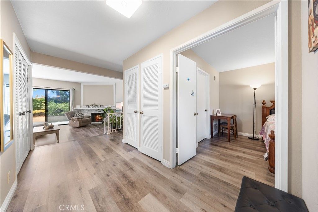 listing image 130725558273471868992