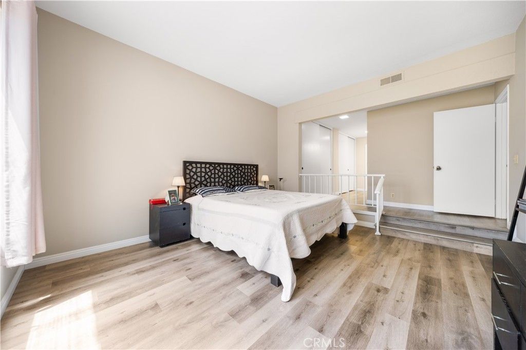 listing image 130720012540311977426