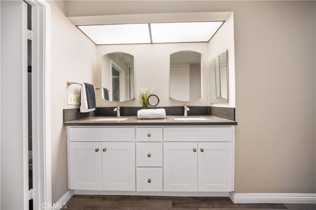 listing image 130723780074066200546