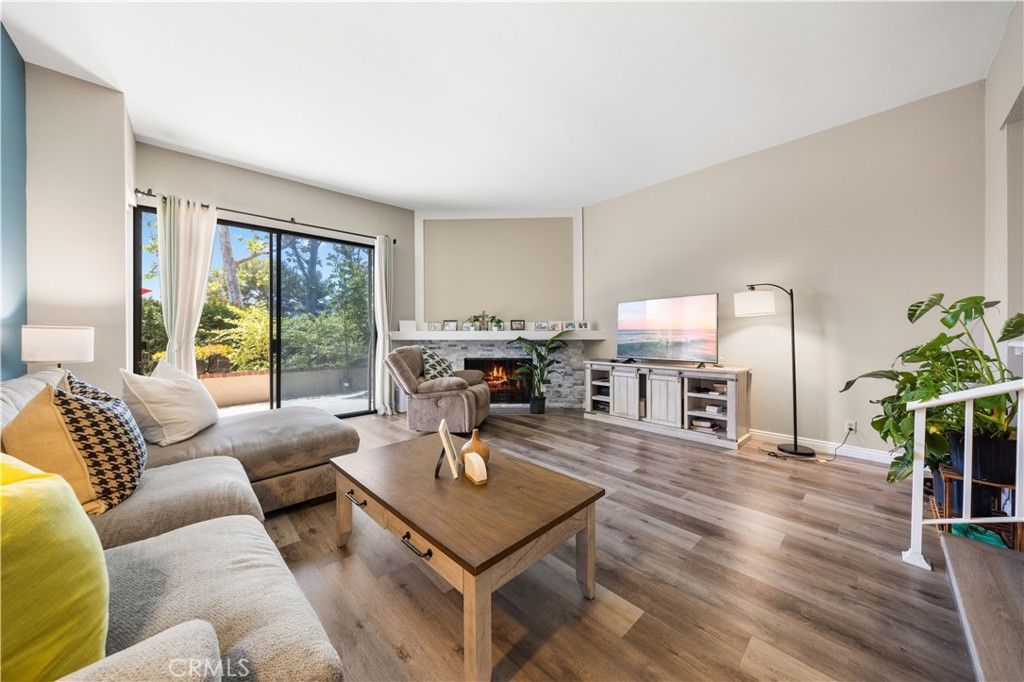 listing image 130724399462323392005
