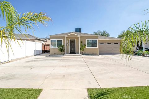 Photo of 11836 Rialto St, Sun Valley, CA 91352 (MLS # GD25227692)